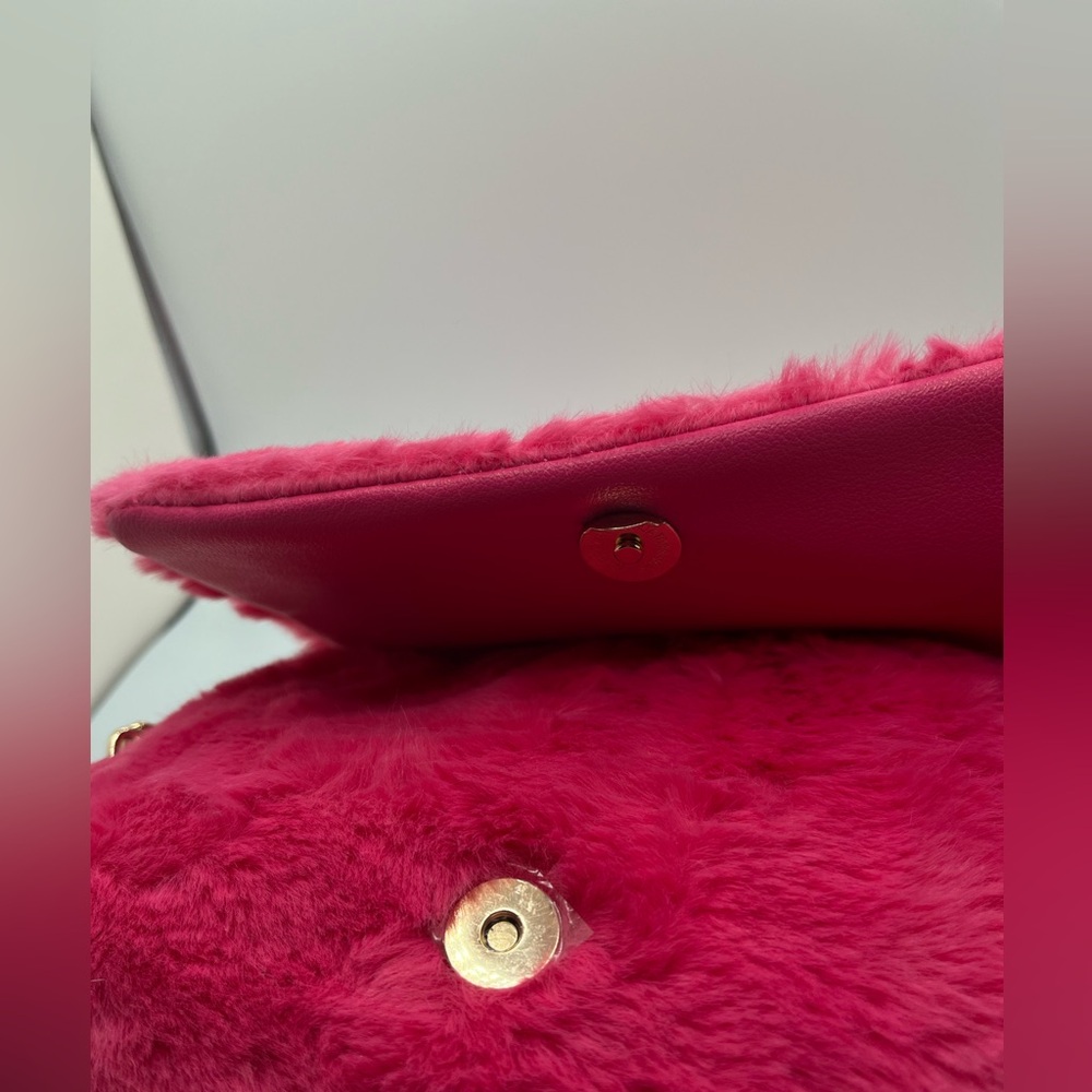 NWT Juicy Couture Women’s Faux Fur Pink Flash Lets Get Cozy Crossbody Bag OS - Picture 11 of 15